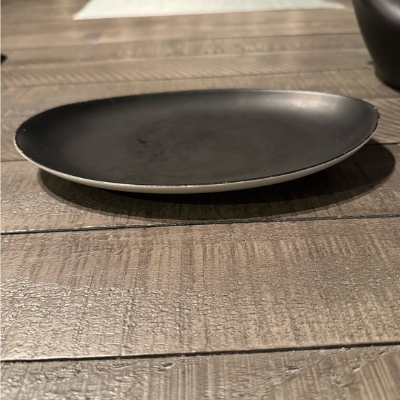 Two-Tone Ceramic Gravy Boat with Underplate - Black and White - Picture 2 of 8